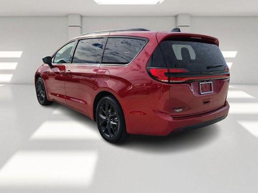 2026 Chrysler Pacifica Select FWD