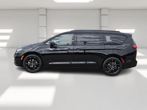 2026 Chrysler Pacifica Limited FWD