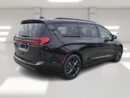 2026 Chrysler Pacifica Limited FWD
