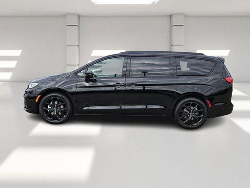 2026 Chrysler Pacifica Limited FWD
