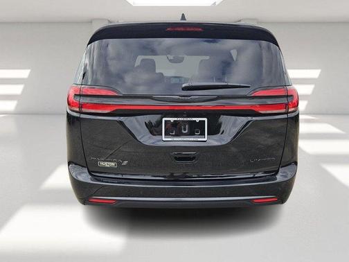 2026 Chrysler Pacifica Limited FWD
