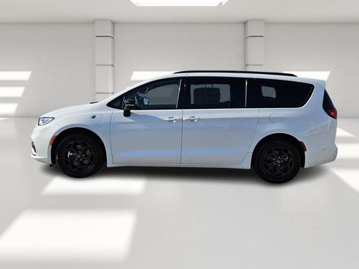 2025 Chrysler Pacifica Hybrid Select