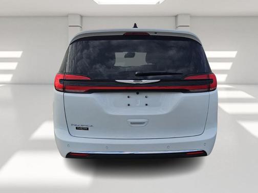 2026 Chrysler Pacifica Select FWD