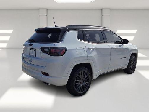 White 2022 Jeep Compass Altitude