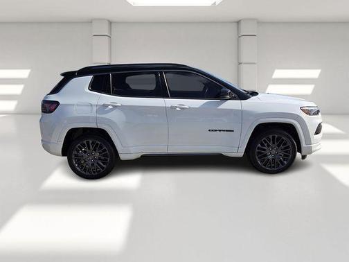 White 2022 Jeep Compass Altitude