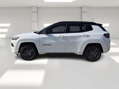 White 2022 Jeep Compass Altitude