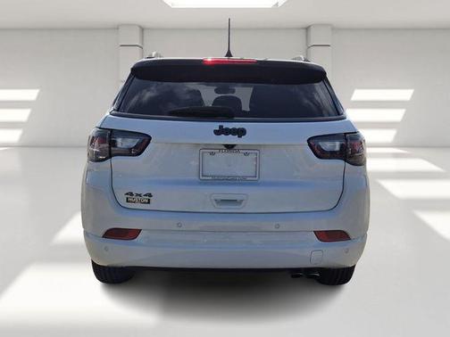 White 2022 Jeep Compass Altitude