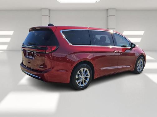 2026 Chrysler Pacifica Limited FWD
