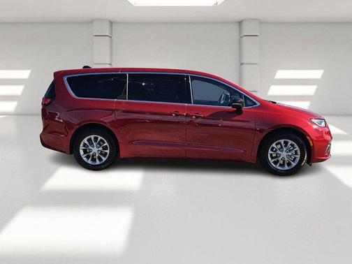 2026 Chrysler Pacifica Limited FWD