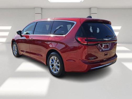 2026 Chrysler Pacifica Limited FWD