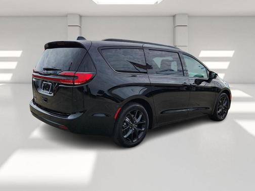 2026 Chrysler Pacifica Select FWD