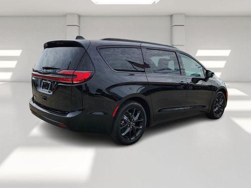 2026 Chrysler Pacifica Select FWD