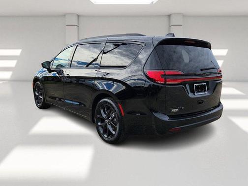 2026 Chrysler Pacifica Select FWD