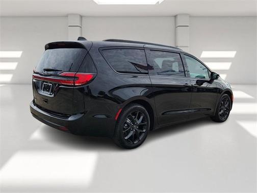 2026 Chrysler Pacifica Select FWD