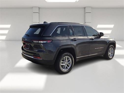 2026 Jeep Grand Cherokee Laredo 4x4
