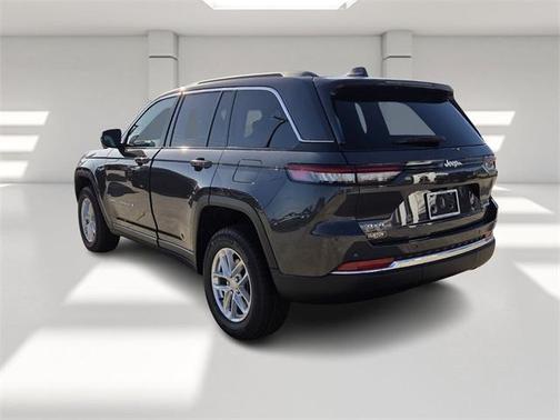 2026 Jeep Grand Cherokee Laredo 4x4