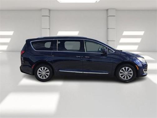 2019 Chrysler Pacifica Touring-L