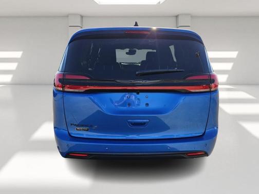 2026 Chrysler Pacifica Select FWD