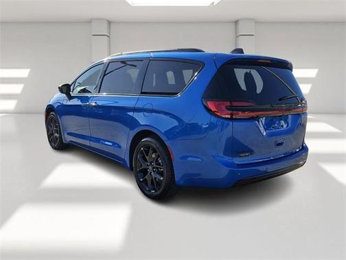 2026 Chrysler Pacifica Select FWD