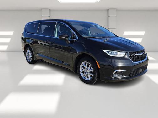 2023 Chrysler Pacifica Touring-L