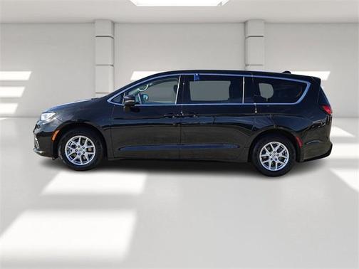 2023 Chrysler Pacifica Touring-L