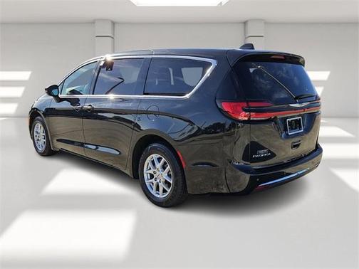 2023 Chrysler Pacifica Touring-L
