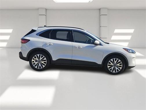 2022 Ford Escape Titanium Hybrid
