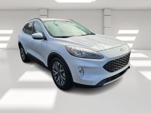 2022 Ford Escape Titanium Hybrid