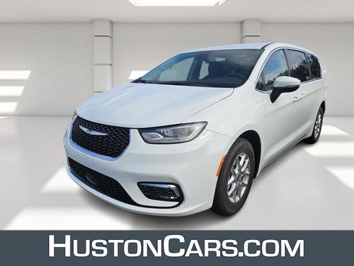 2023 Chrysler Pacifica Touring-L