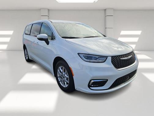 2023 Chrysler Pacifica Touring-L