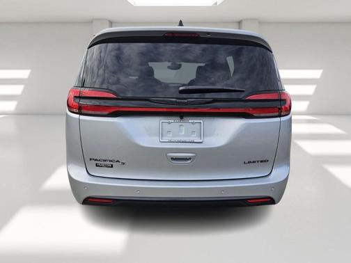 2026 Chrysler Pacifica Limited FWD