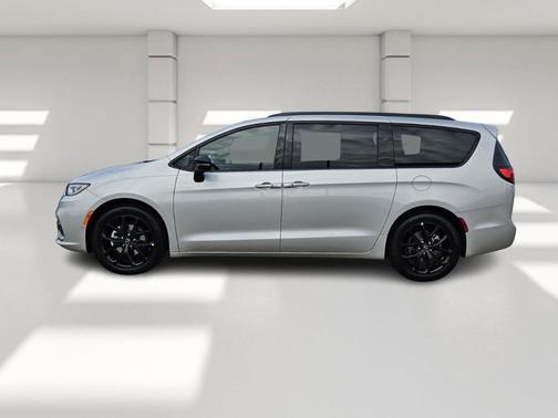 2026 Chrysler Pacifica Limited FWD