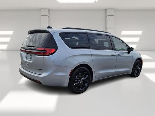 2026 Chrysler Pacifica Limited FWD