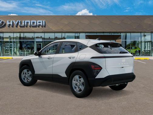 Atlas White 2027 Hyundai KONA SE