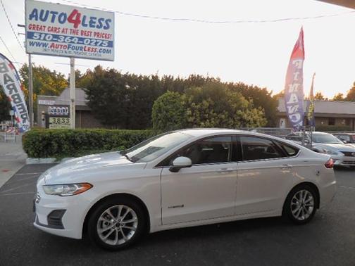 White 2019 Ford Fusion Hybrid SE