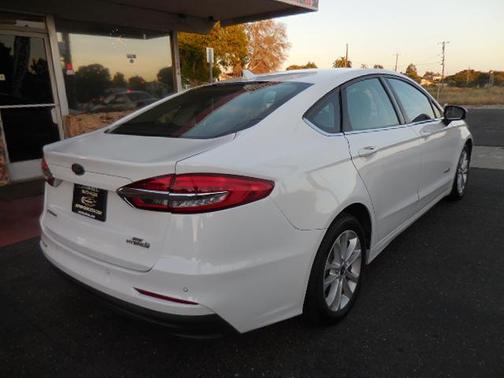 White 2019 Ford Fusion Hybrid SE