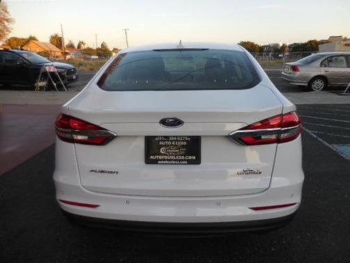White 2019 Ford Fusion Hybrid SE