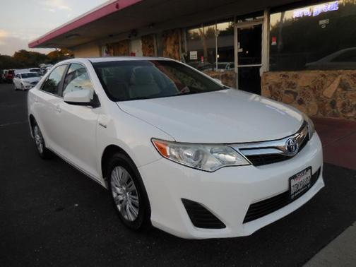 2014 Toyota Camry Hybrid LE