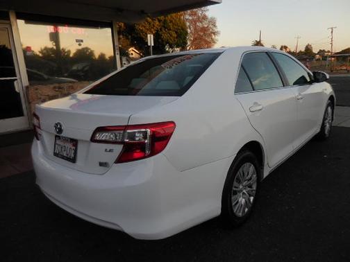 2014 Toyota Camry Hybrid LE