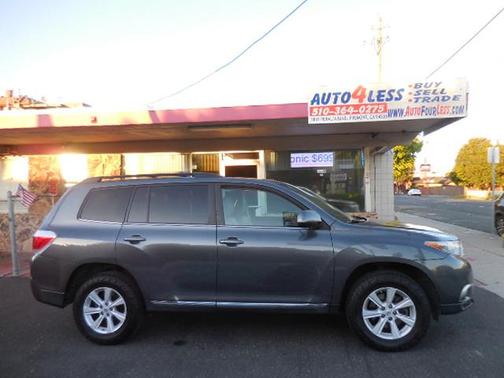 Gray 2013 Toyota Highlander SE