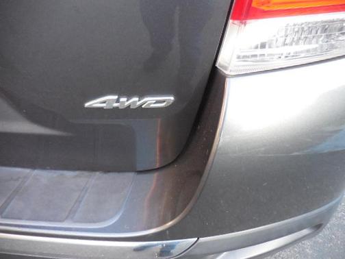 Gray 2013 Toyota Highlander SE
