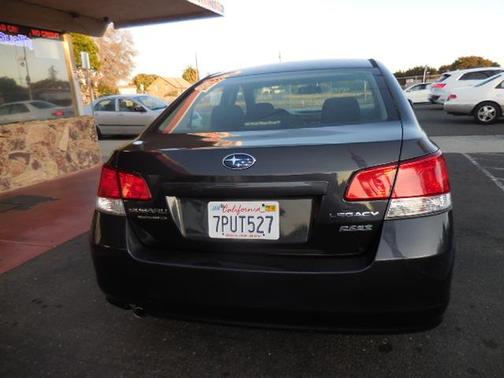 2011 Subaru Legacy 2.5i Premium