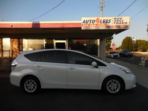 White 2012 Toyota Prius v