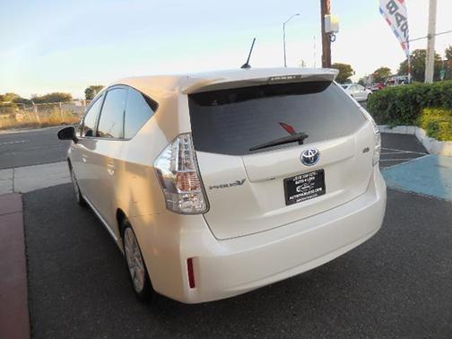 White 2012 Toyota Prius v