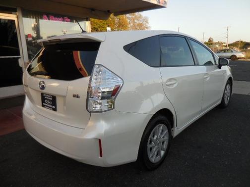 White 2012 Toyota Prius v