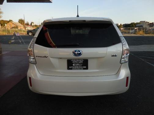 White 2012 Toyota Prius v