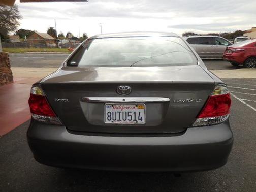 2005 Toyota Camry LE