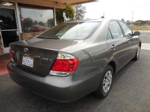 2005 Toyota Camry LE