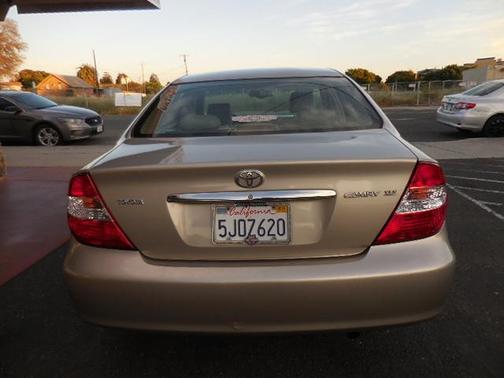 2004 Toyota Camry XLE