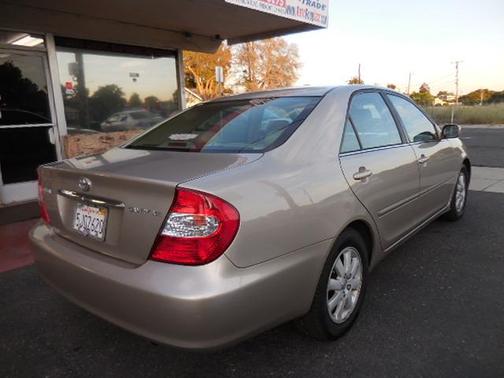 2004 Toyota Camry XLE
